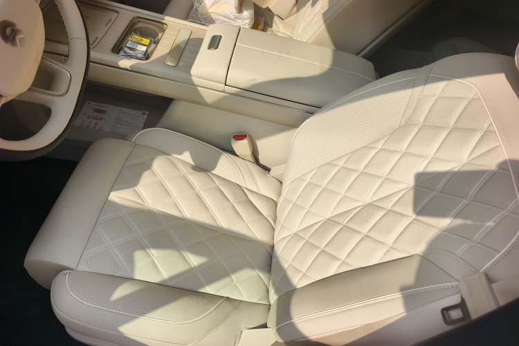 Used Nio ES8 2026 Model 6-seat Executive Luxury Edition Left Front Seat