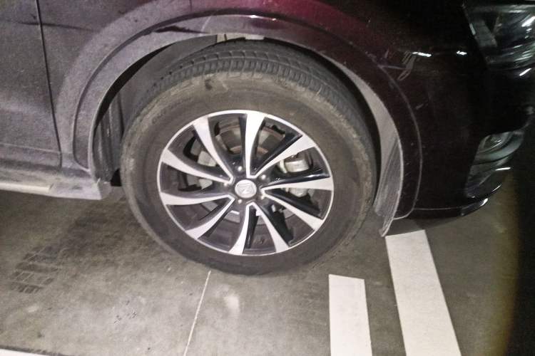 Used Zotye SR7 2016 1.5T CVT Cube Heart Edition China IV Standard Right Front Wheel Hub