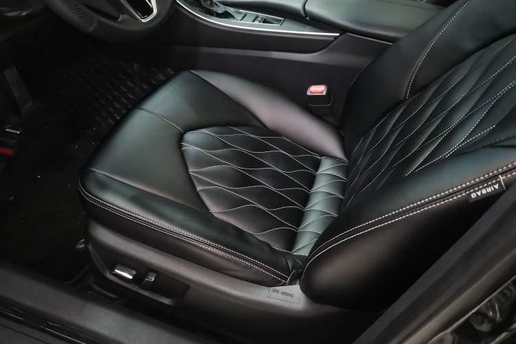 Used Toyota Avalon 2019 2.0L Ambition Edition China VI