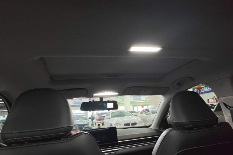 Used Geely Auto Emgrand 2023 4th Generation Champion Edition 1.5L CVT Prestige Model Headliner