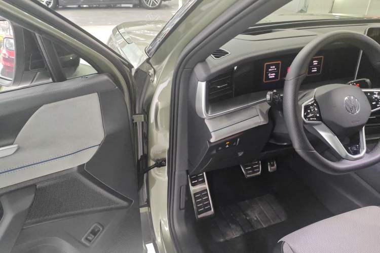 Used Volkswagen Tayron 2025 Tiguan L 380TSI 4Motion Luxury
