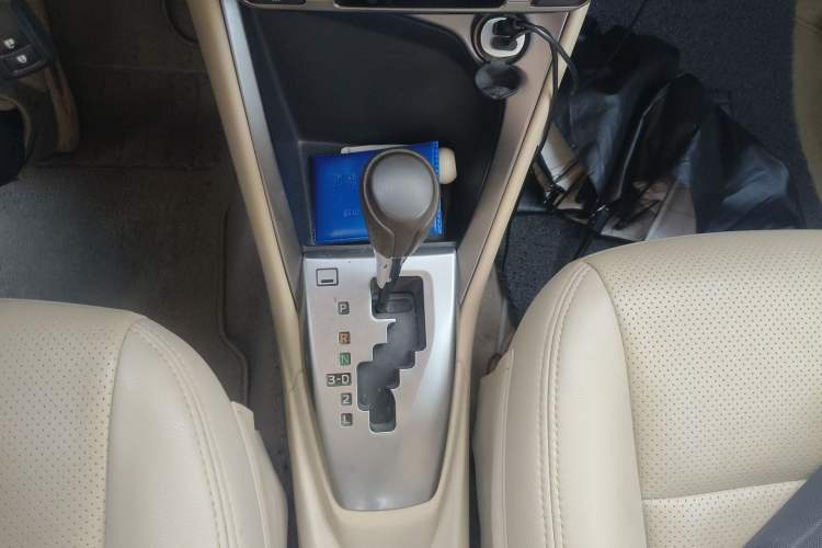 Used Toyota YARiS L Zhi Xuan 2014 1.5G Automatic Xuan Dong Edition Gear Lever