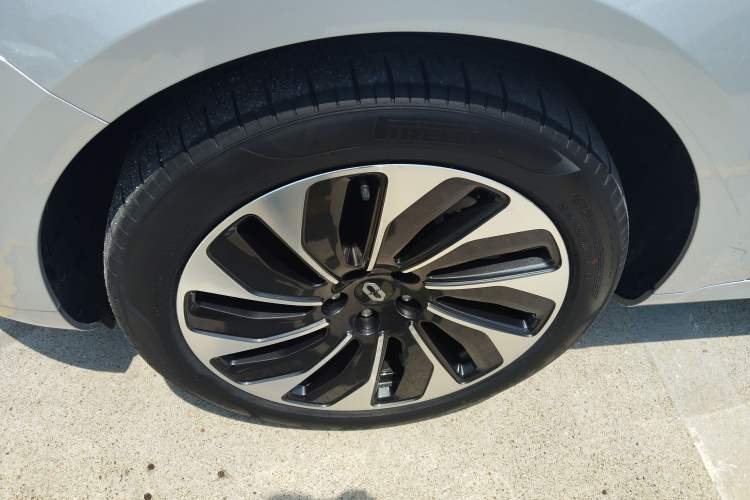 Used Hima AITO M5 2023 Extended-Range Rear-Drive Intelligent Driving Version Left Front Wheel Hub