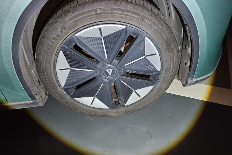 Used Deepal SL03 2022 515 Pure Electric Version Right Front Wheel Hub