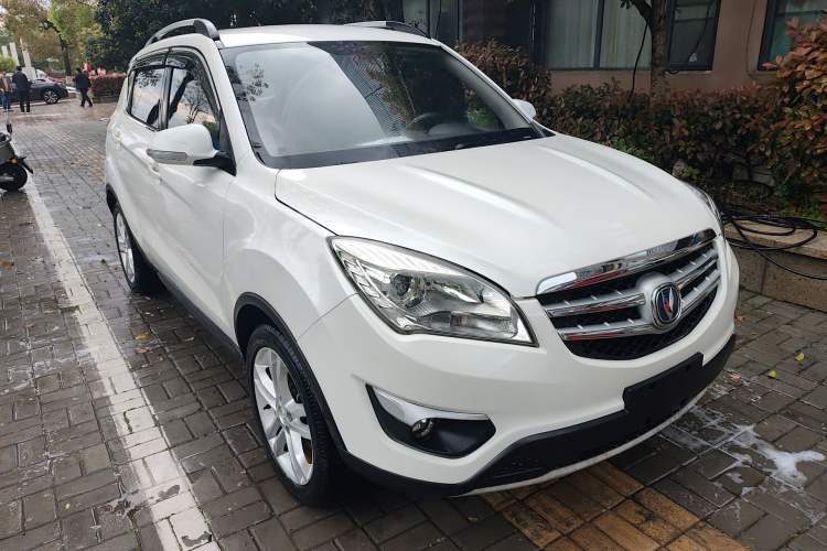 Used CHANGAN CS35 2015 1.6L Manual Luxury Model China IV Standard Front Right 45 Deg