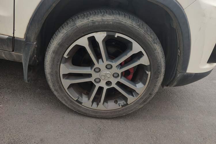 Used BAIC Senova X35 2016 1.5L Manual Luxury Edition Right Front Wheel Hub