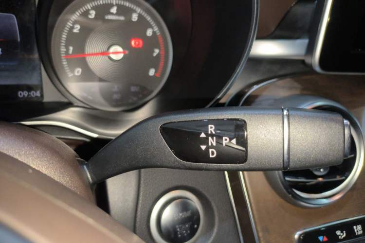 Used Mercedes-Benz GLC 2017 GLC 300 4MATIC Sport Edition Gear Lever