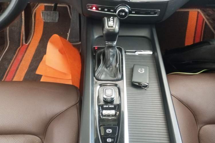 Used Volvo XC60 2019 T5 4x4 Smart Edition China VI Standard