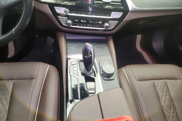 Used BMW 5 Series 2023 530Li Leading Model M Sport Package Gear Lever