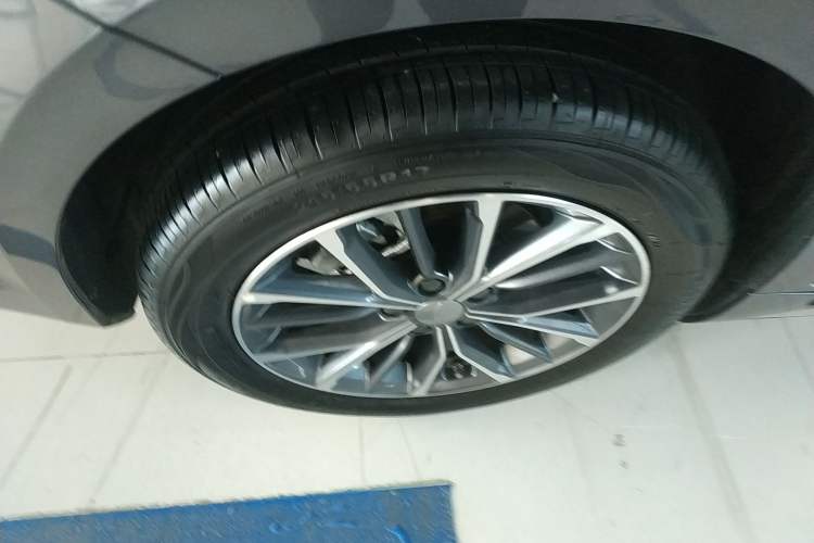Used Geely Auto Preface 2025 Dongfang Yao 1.5TD Fuyao Edition Right Rear Wheel Hub
