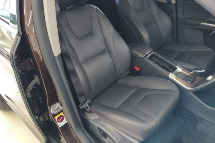 Used Volvo XC60 2017 T5 AWD Smart Upgrade Model
