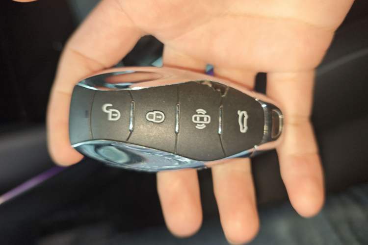 Used Hongqi HS7 PHEV 2024 2.0T PHEV Four-Wheel Drive Flagship Edition 6 Seats Vehicle Key