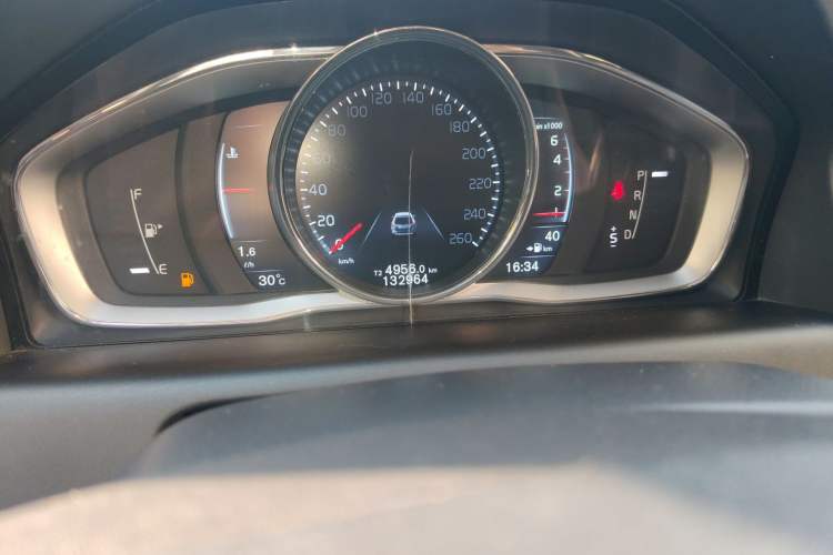 Used Volvo XC60 2015 T5 AWD Zhiyuan Edition Odometer Close Up