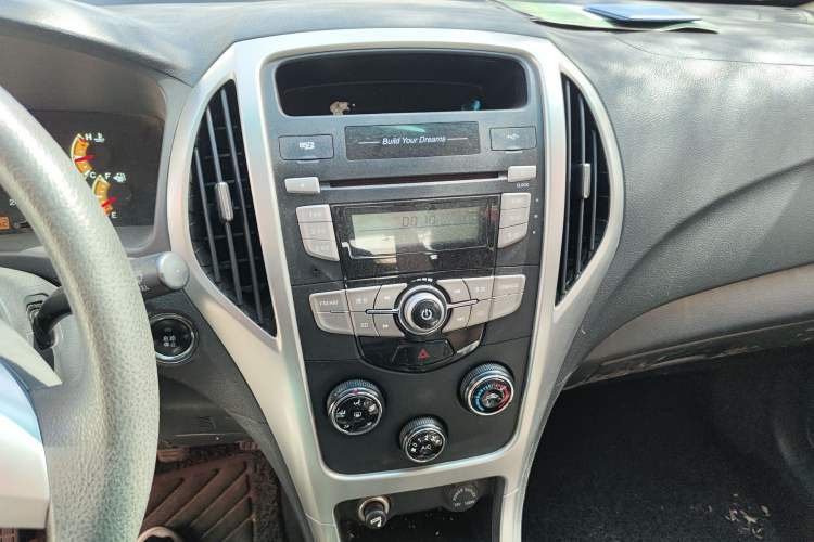 Used BYD F3 2015 Energy-Efficient Model 1.5L Manual Comfort Edition Audio And AC Panel