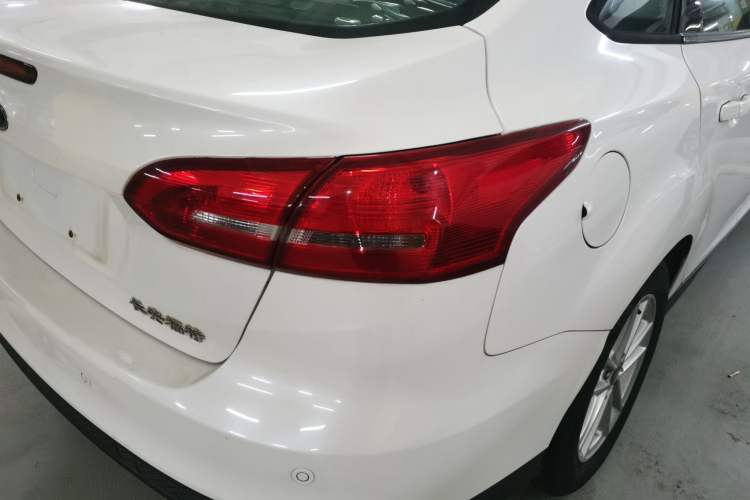 Used Ford Focus 2017 Sedan 1.6L Automatic Fashion Edition Smart Drive Version
