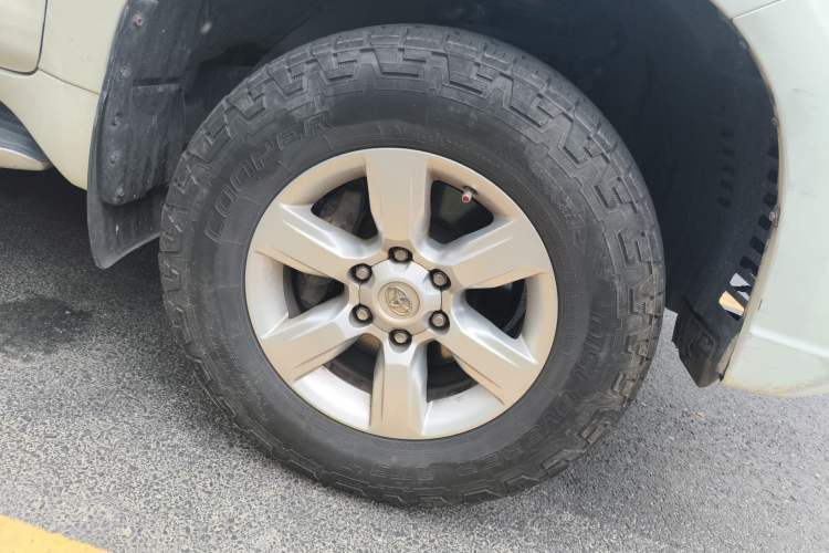 Used Toyota Prado 2016 3.5L Automatic TX-L Right Front Wheel Hub