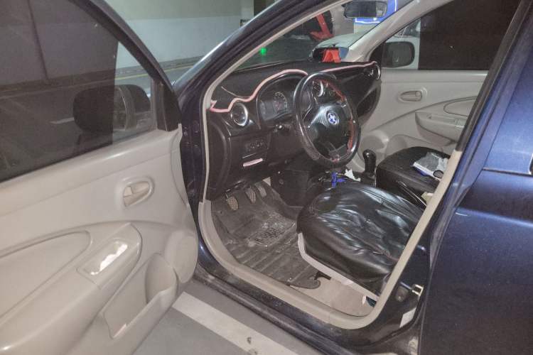 Used Venucia R30 2014 1.2L Manual Enjoyment Edition
