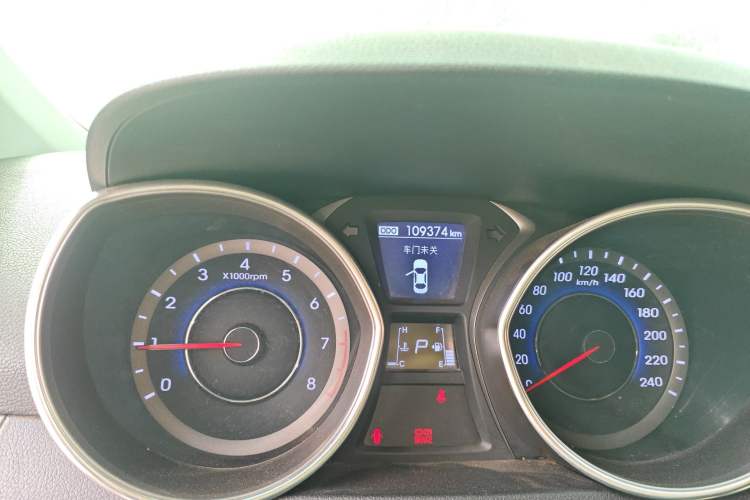 Used Hyundai Elantra (5th Generation / Langdong) 2015 1.6L Automatic Leading Model Odometer Close Up