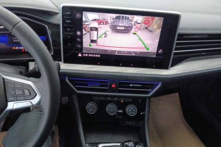 Used Volkswagen Sagitar 2023 300TSI DSG Excellence Edition Audio And AC Panel