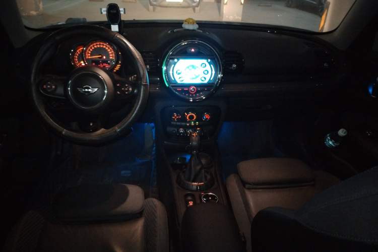 Used MINI Clubman 2016 Revised Version 1.5T COOPER Connoisseur Edition Center Console