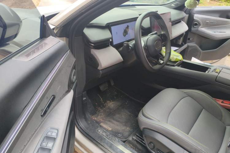 Used Lynk & Co 08 EM-P 2025 120km Long-Range Pro Driver Seat