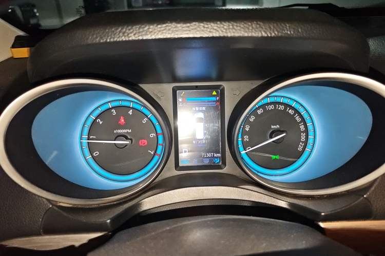 Used Cowin V3 2016 1.5L Automatic SmartConnect II Comfort Edition
