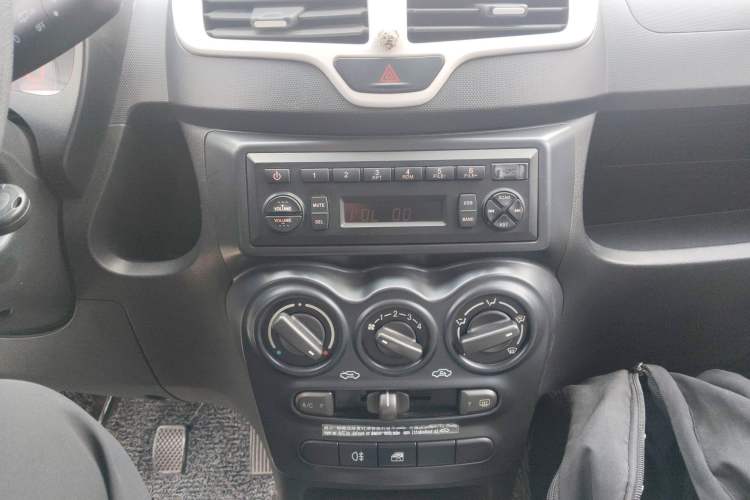 Used Chery QQ 2013 1.0L Manual Happy Edition
