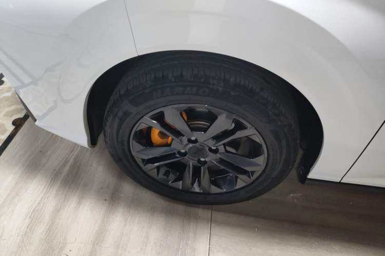 Used Dongfeng Aeolus Yixuan 2023 Mach Edition 1.5L Automatic Chasing Wind Version Left Front Wheel Hub