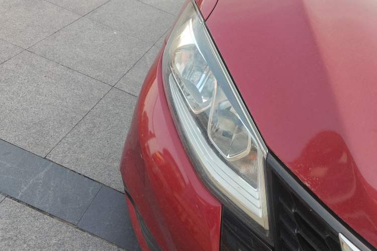 Used Nissan Tiida 2016 1.6L CVT Cool Dynamic Edition Right Front Headlight