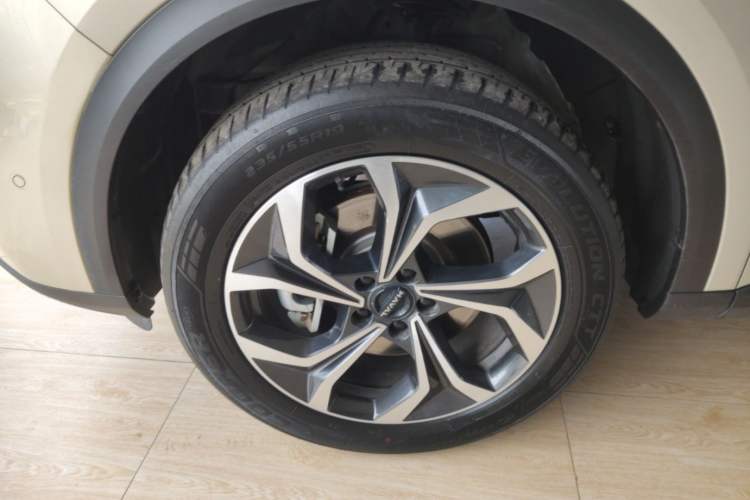 Used Haval Fierce Dragon Max 2023 1.5L Hi4 105 Four-Wheel Drive Smart Flagship Edition Left Front Wheel Hub