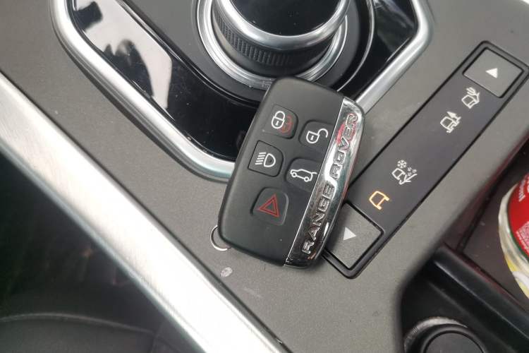 Used Land Rover Range Rover Evoque 2018 240 PS SE Smart Brilliance Edition
