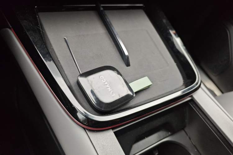 Used Lynk & Co 08 EM-P 2025 220 km All-Wheel-Drive Performance Halo