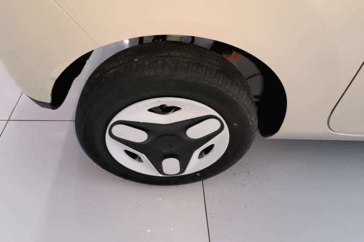 Used Geely Galaxy Panda 2025 210 km – Yuanqi Bear Right Rear Wheel Hub