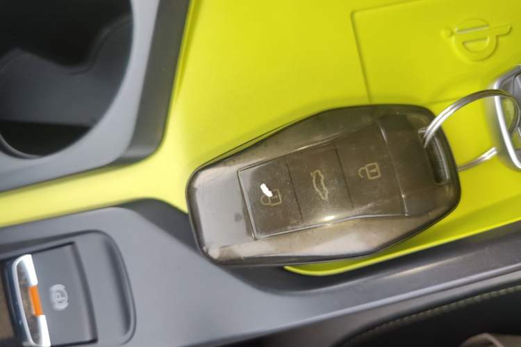 Used SOL E10X 2021 302 km Range Luxury Version 31.4 kWh Vehicle Key