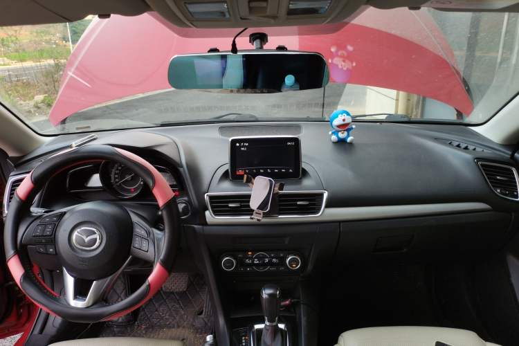 Used Mazda 3 Axela 2014 Sedan 2.0L Automatic Sport Model Center Console