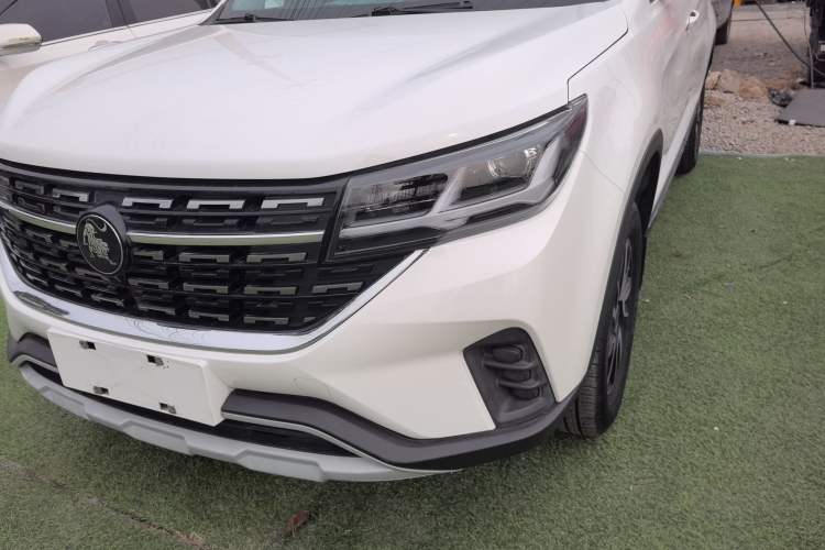 Used FORTHING T5 2022 Grand Edition 1.6L Manual Dream-Chasing Five-Seat Model Left Front Headlight