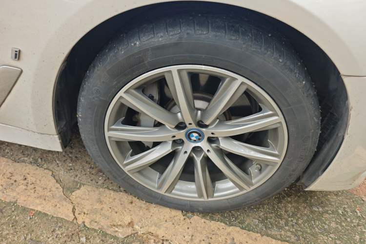 Used BMW 5 Series New Energy 2018 530Le Luxury Package Right Front Wheel Hub