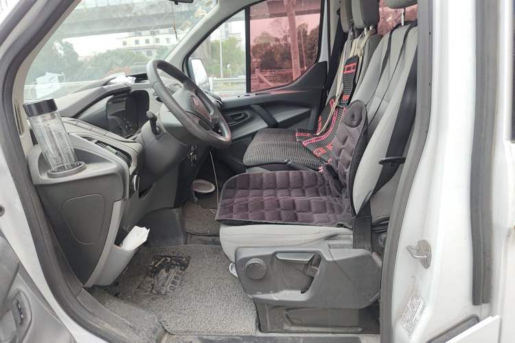 Used Ford Transit 2017 2.0T Diesel Multi-Purpose Commercial Vehicle Short Wheelbase Low Roof China V Standard