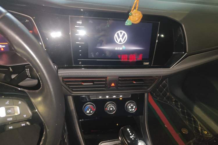 Used Volkswagen Sagitar 2021 200TSI DSG Comfort Connect Edition Audio And AC Panel