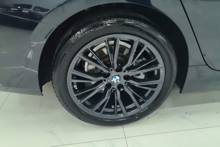 Used BMW 3 Series 2023 325i M Sport Night Edition Package Exterior 5