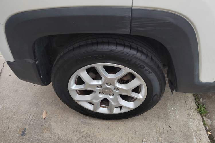 Used Jeep Renegade 2017 180T Automatic High-Energy Version Exterior 4