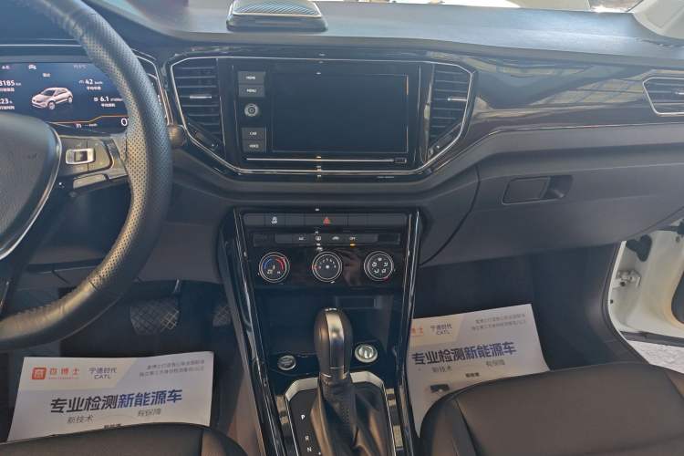 Used Volkswagen T-ROC 2020 280TSI DSG Two-Wheel Drive Comfort Version Audio And AC Panel