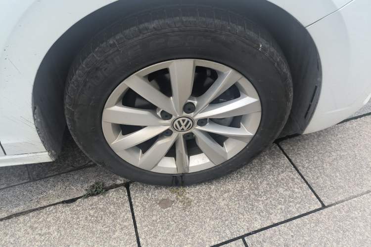 Used Volkswagen Bora 2019 Revised Version 1.5L Automatic Elite Edition China VI Standard Right Front Wheel Hub