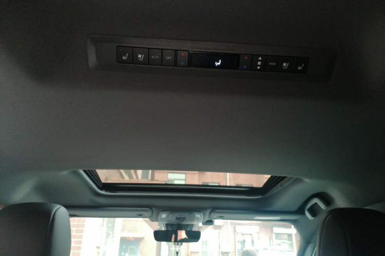 Used Toyota SIENNA 2024 2.5L Hybrid Four-Wheel Drive Prestige Edition Headliner