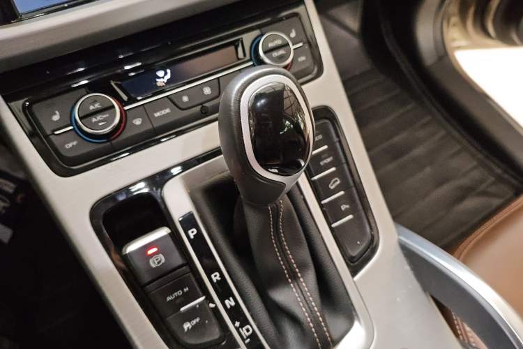 Used Geely Auto Emgrand X7 Sport 2016 1.8TD Automatic ZhiZun Version Gear Lever