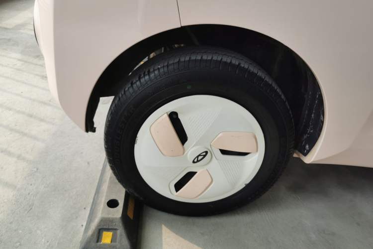 Used Chery QQ Ice Cream 2022 120km Milkshake Phosphate Lithium-Iron