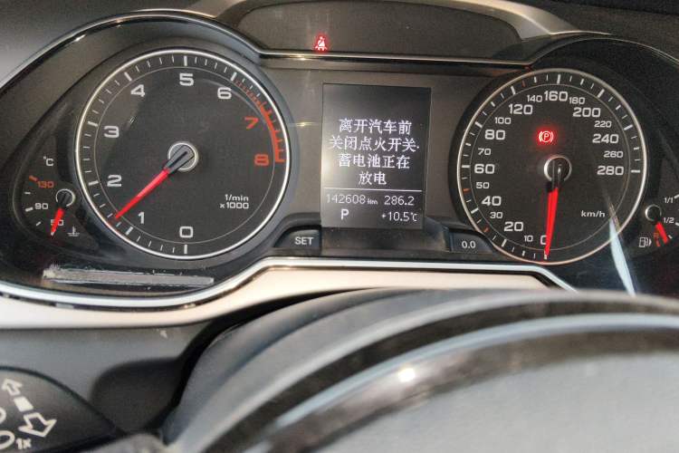 Used Audi A4L 2013 35 TFSI Automatic Standard Model Odometer Close Up