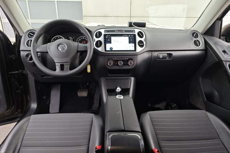 Used Volkswagen Tiguan 2015 1.8TSI Automatic Two-Wheel Drive Trend Edition Center Console