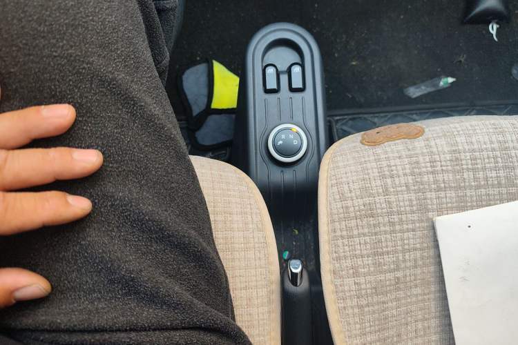 Used Wuling Hongguang MINIEV 2022 Macaron Premium Model – Lithium Iron Phosphate Gear Lever