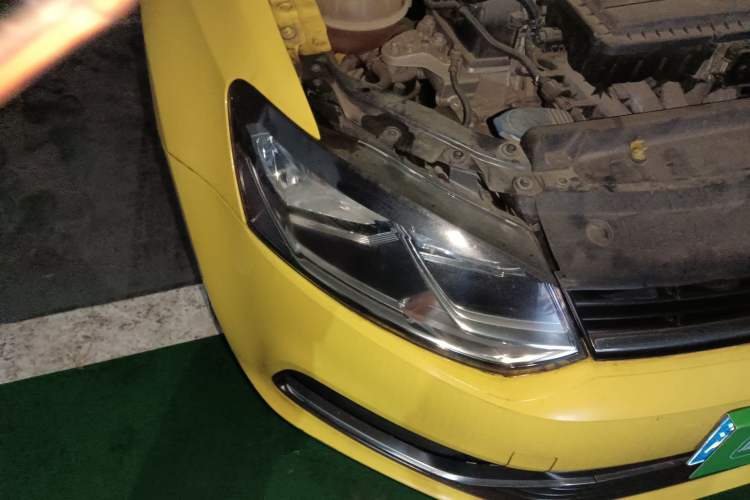 Used Volkswagen Polo 2016 1.6L Automatic Comfort Model Right Front Headlight